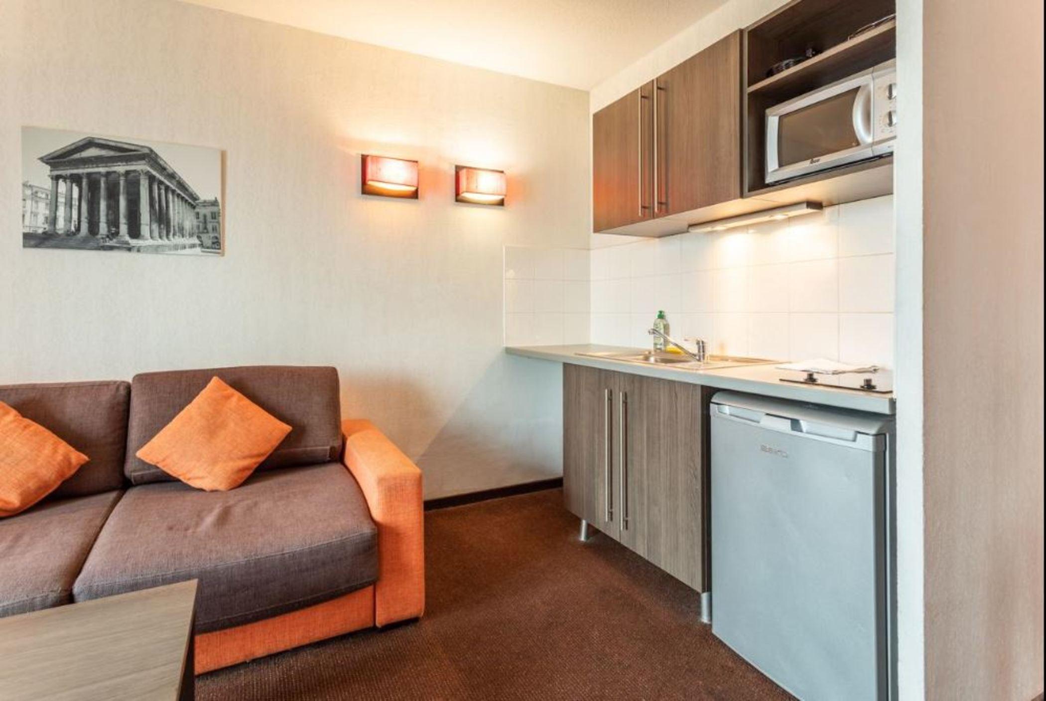 Comfort Aparthotel Nimes Centre Buitenkant foto