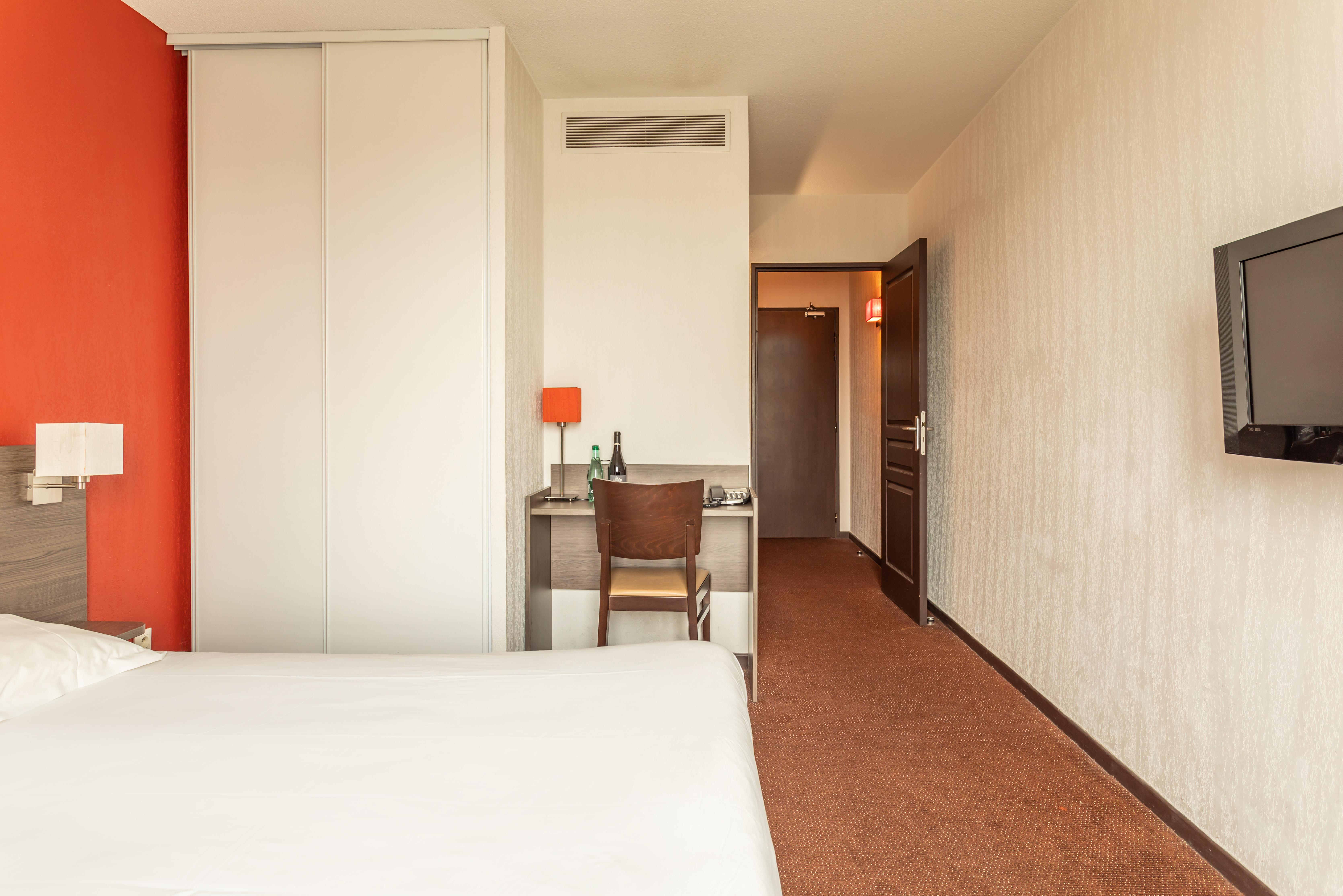 Comfort Aparthotel Nimes Centre Buitenkant foto