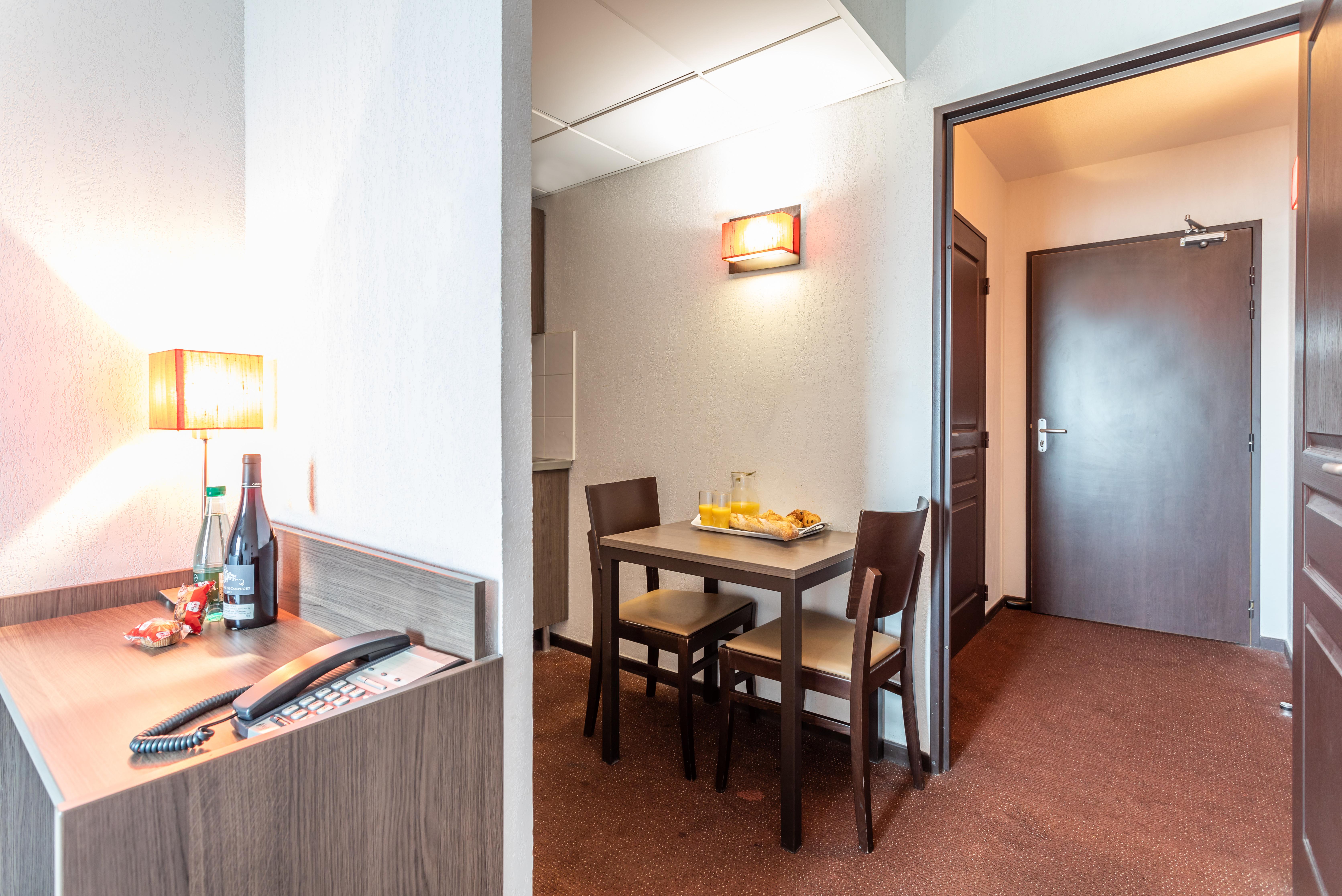 Comfort Aparthotel Nimes Centre Buitenkant foto