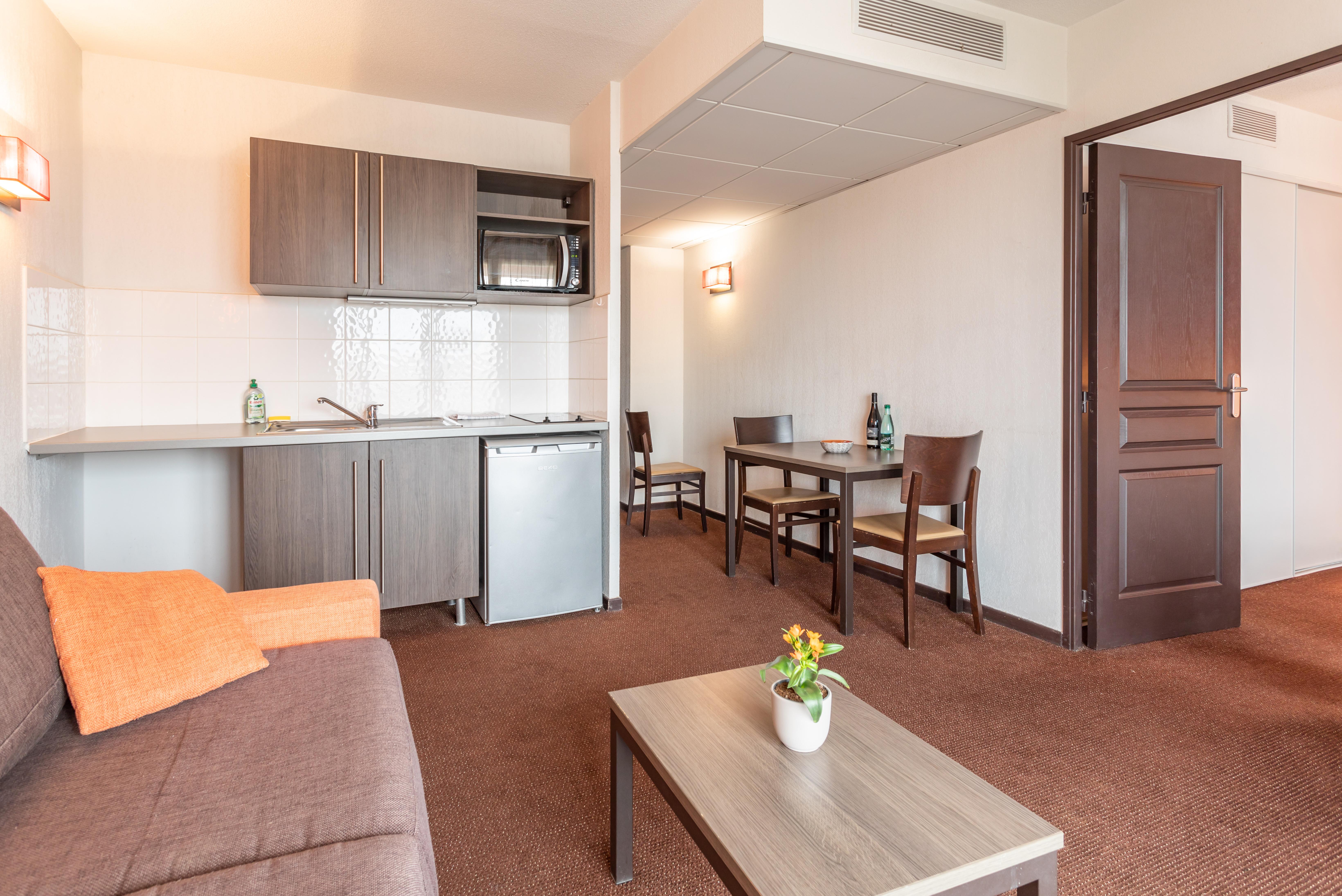 Comfort Aparthotel Nimes Centre Buitenkant foto