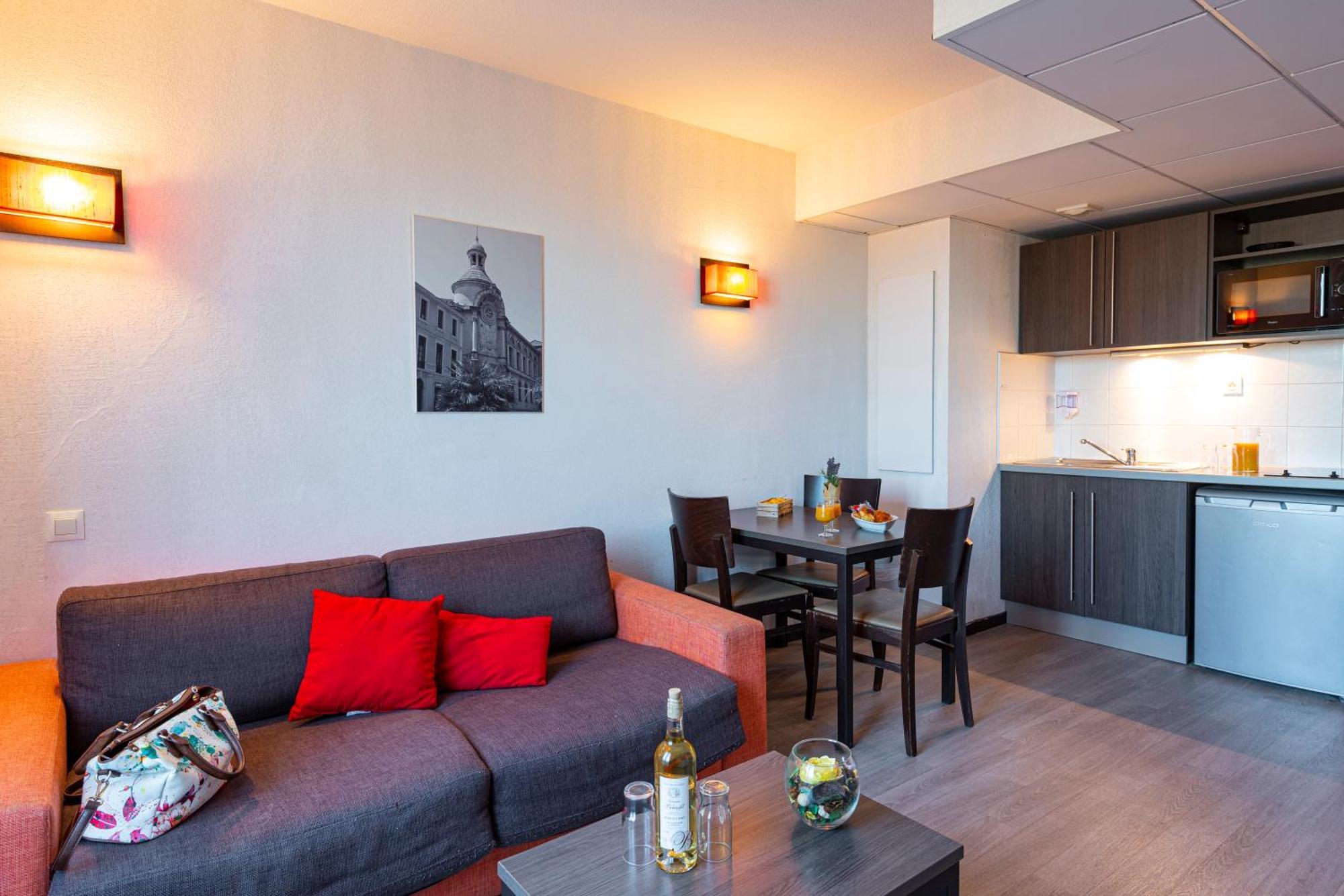 Comfort Aparthotel Nimes Centre Buitenkant foto