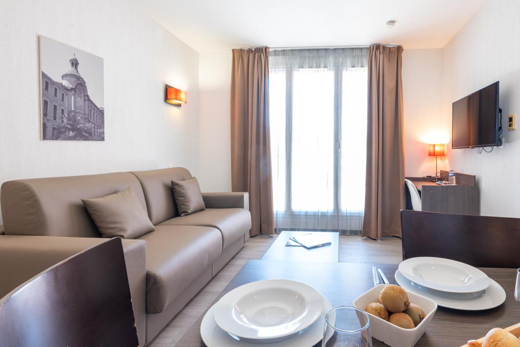 Comfort Aparthotel Nimes Centre Buitenkant foto