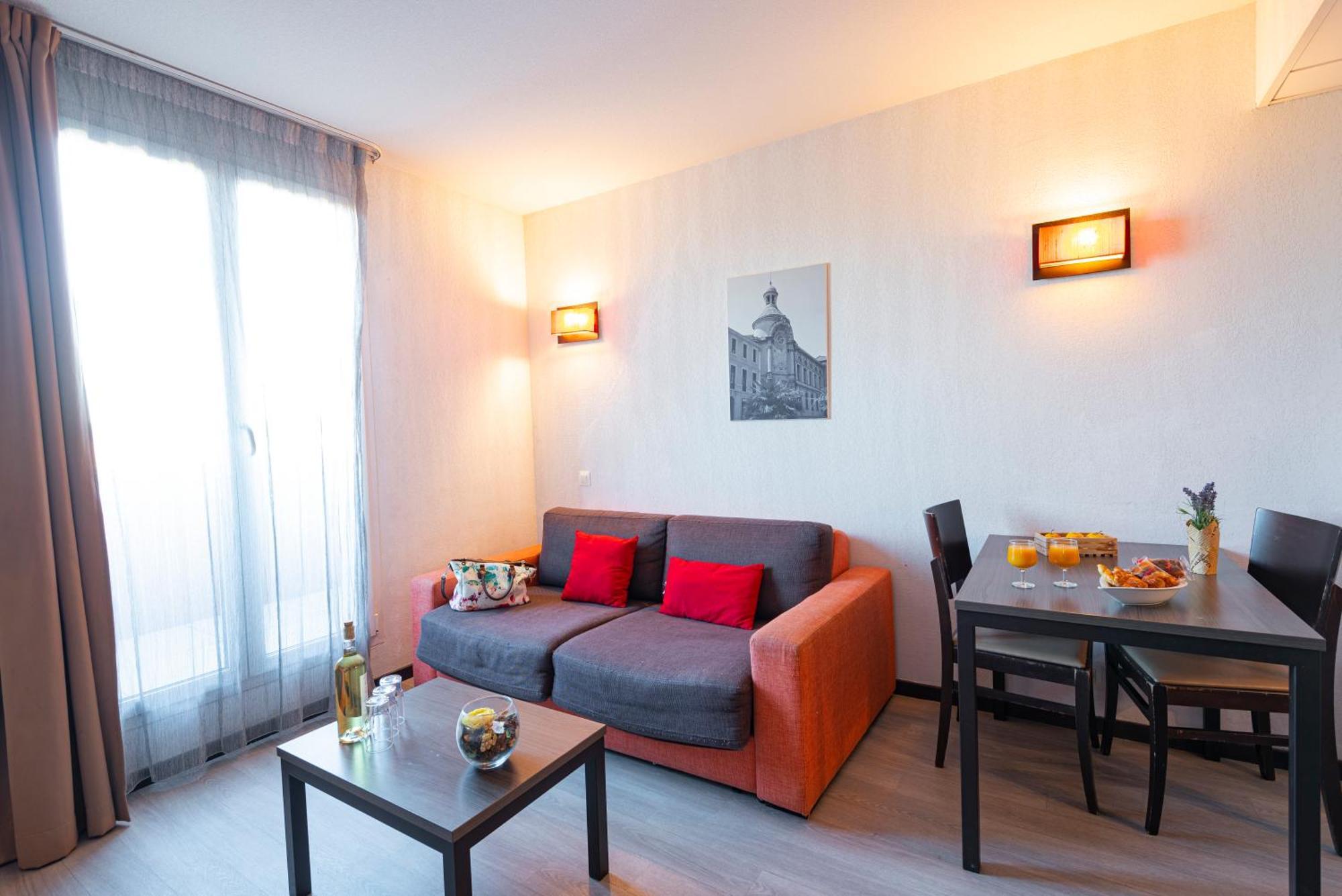 Comfort Aparthotel Nimes Centre Buitenkant foto